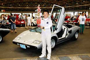 ●中日新聞社賞 堀田力男さん所有の「カウンタックLP400」