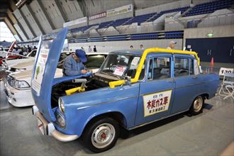 ▼スーパーカーをはじめ全国から集まった愛車が会場狭しと勢揃い！