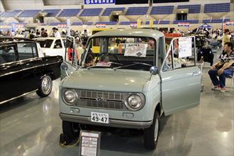 ▼スーパーカーをはじめ全国から集まった愛車が会場狭しと勢揃い！