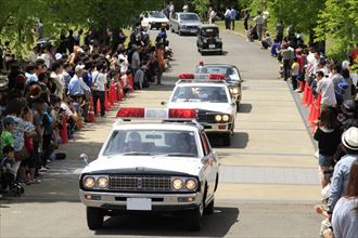 ▼今年もやってきました、懐かしパトカー軍団！