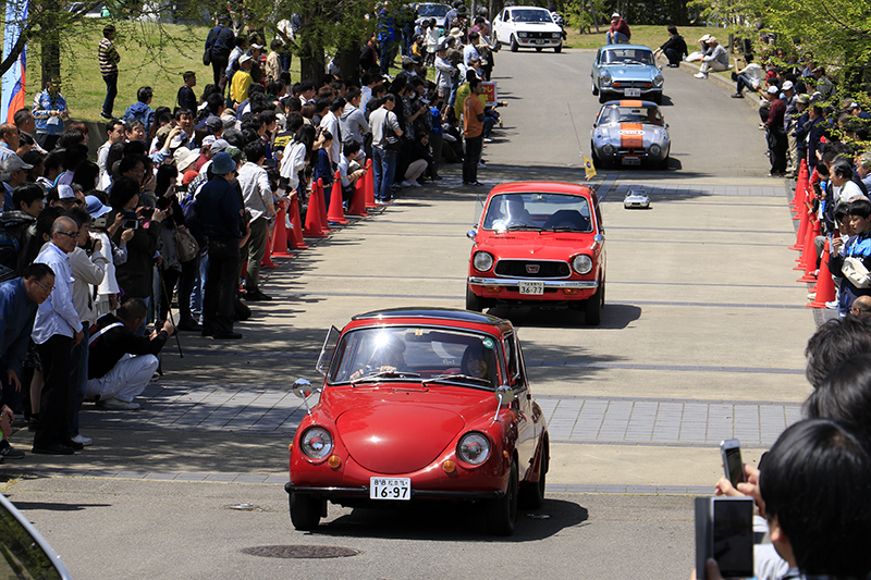 ▼フェラーリテスタロッサ、フォードGT40をはじめ今年も多彩な車両に走行いただきました。