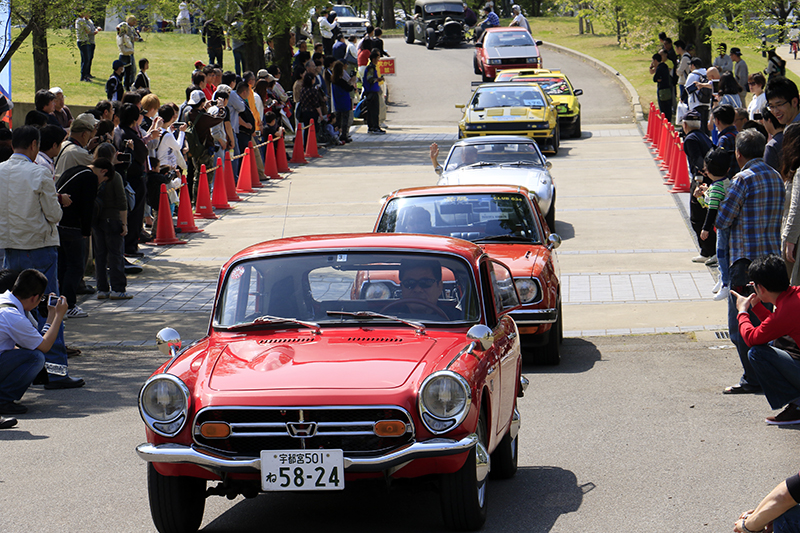 ▼フェラーリテスタロッサ、フォードGT40をはじめ今年も多彩な車両に走行いただきました。