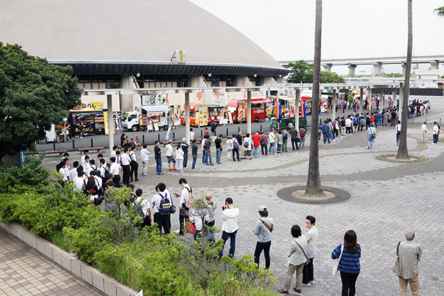 暑い中、今年も楽しむクルマファンの方々に多数ご来場いただきました