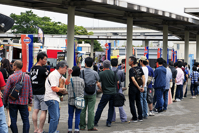 暑い中、今年も楽しむクルマファンの方々に多数ご来場いただきました