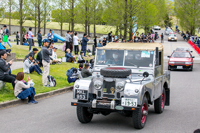 ▼スーパーカーから、軽トラまで、今年も多彩な車両にパレード走行していただきました。