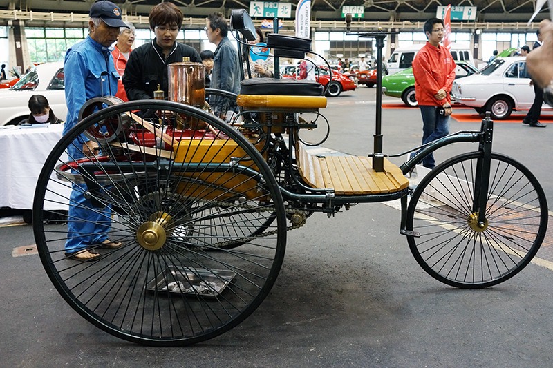 産業技術短大製作の「1886年ベンツ1号車」のレプリカ。エンジンがかかります！