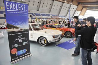 見事なZとBMWのエンドレスブース。