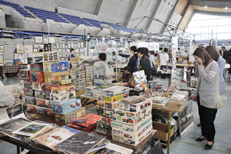 ワップミート＆グッズ販売コーナーは人気！